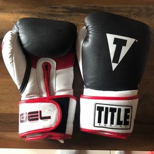 Title Gel Boxing Gloves